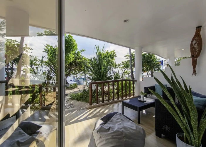 Deluxe room with balcony and with sea view