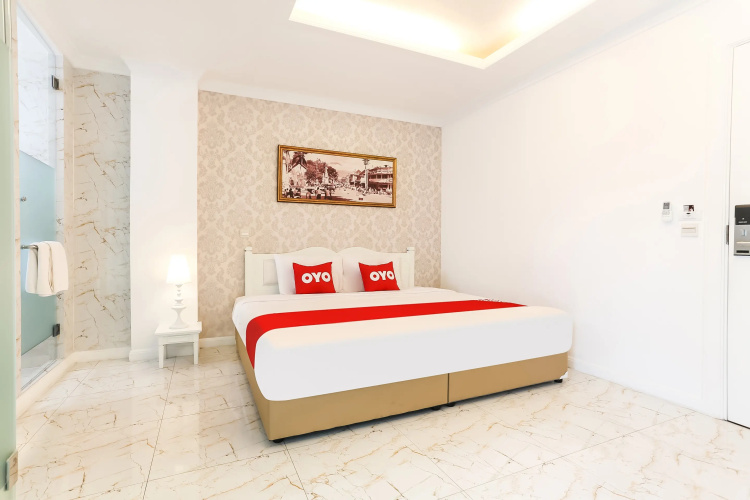 B2 Riverside Colonial Hotel