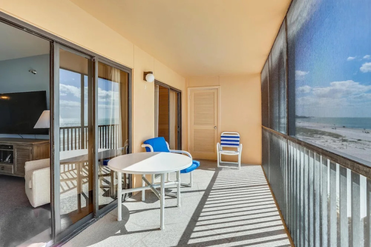 Villa Madeira 306 Beach front, stunning view! Walk to everything