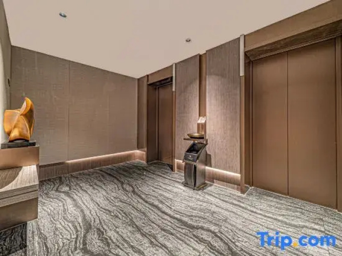 Longhai Silk Road Holiday Hotel