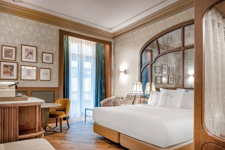 Deluxe Double room with city view