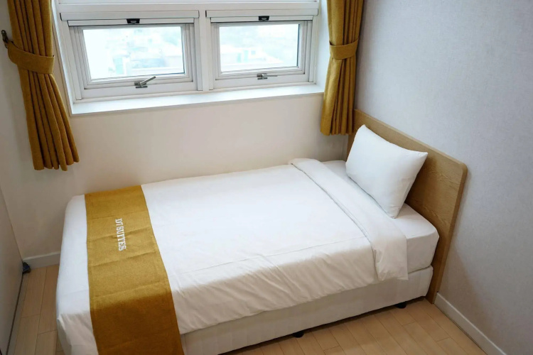 D Seven Suites