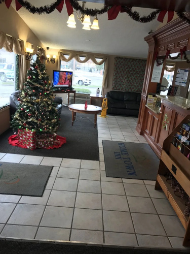 Home Town Inn