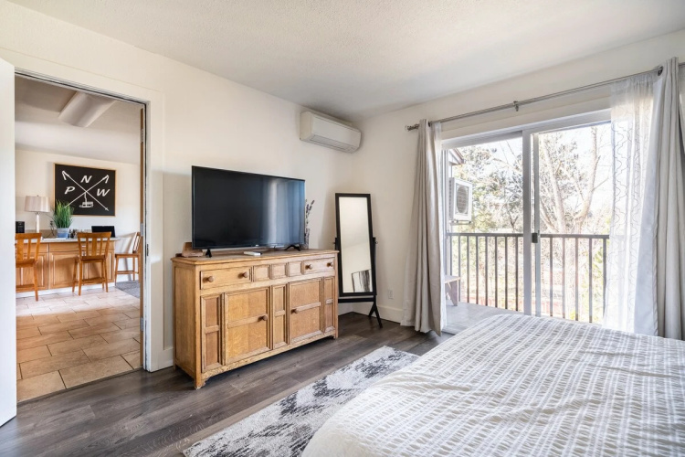 Walk to Downtown Bend&River! Fireplace, quiet