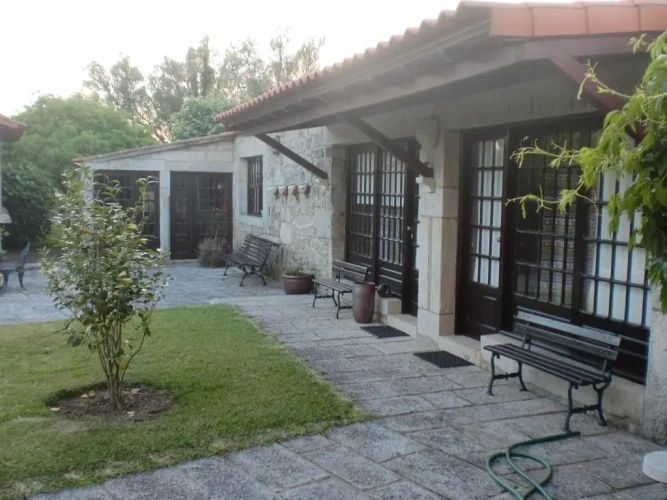4 Bedrooms Cottage