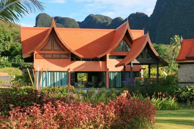 2 Bedrooms Villa