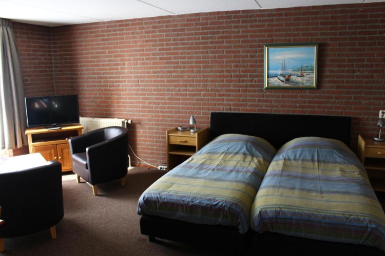 Deluxe Studio