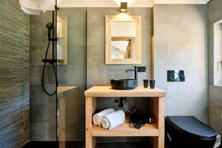 Comfort room