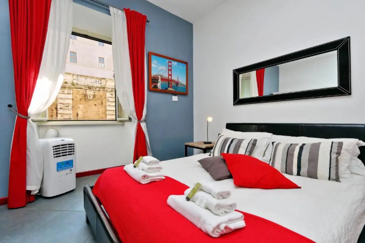 Cozy Apartment Fabia 300 mt from Colosseum