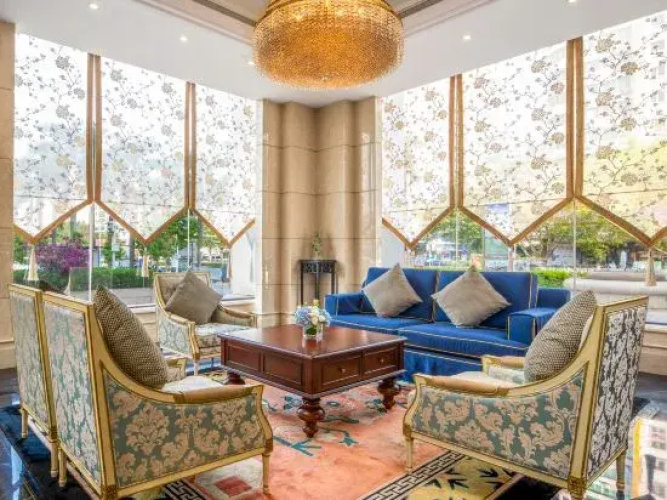 La Palazzo Hotel