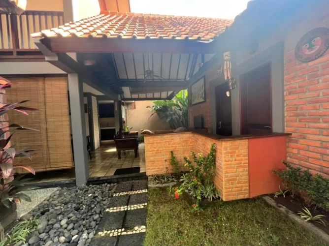 2 Bedrooms Villa