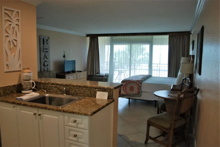 Club Studio with balcony and with bay view