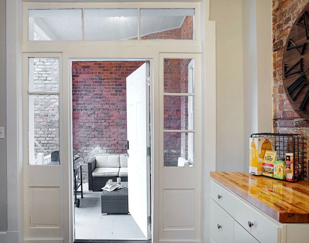 Elegant Brick 2 BR in downtown Savannah