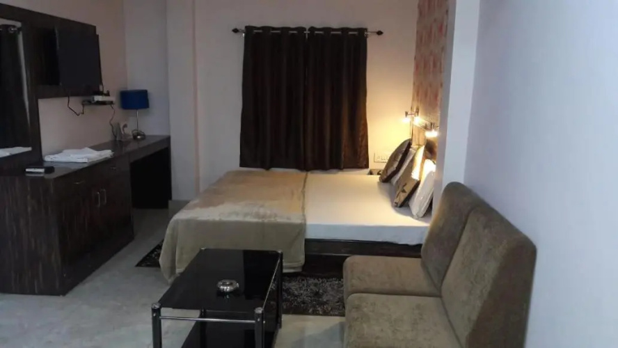 Goroomgo Kanha Inn Lucknow