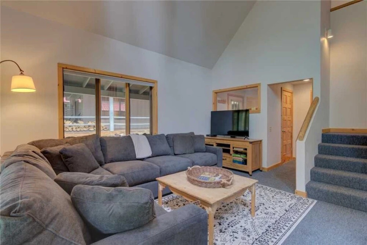 2 Circle 4 Cabin