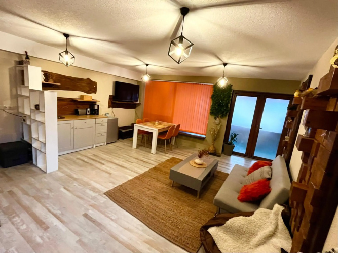 Roots Apartment 2