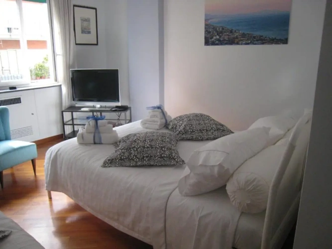 Standard Triple room with partial sea view