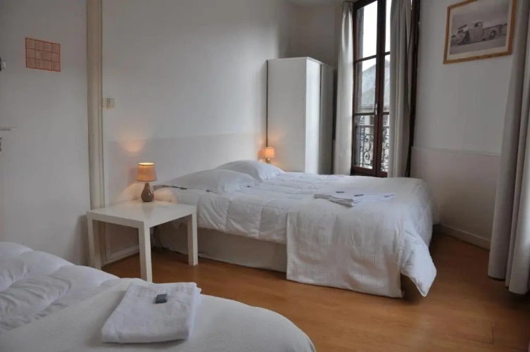 Standard Triple room