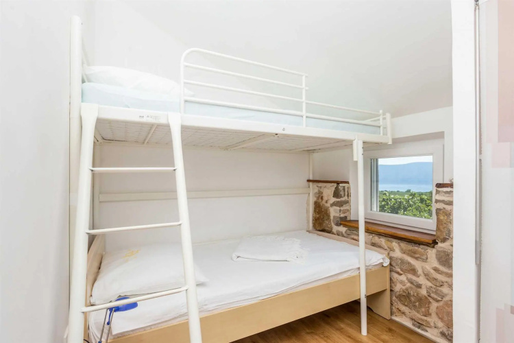 Holiday House Lara 04401