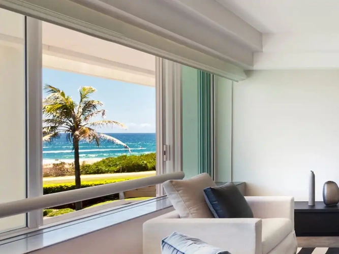 Standard Quadruple room with partial ocean view