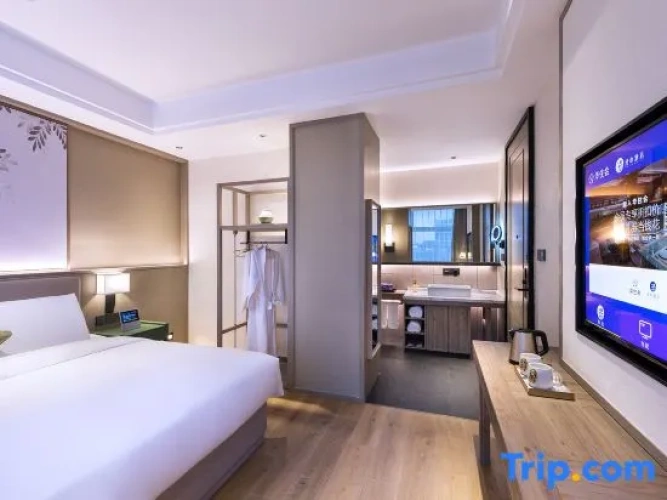Standard Double room with street view