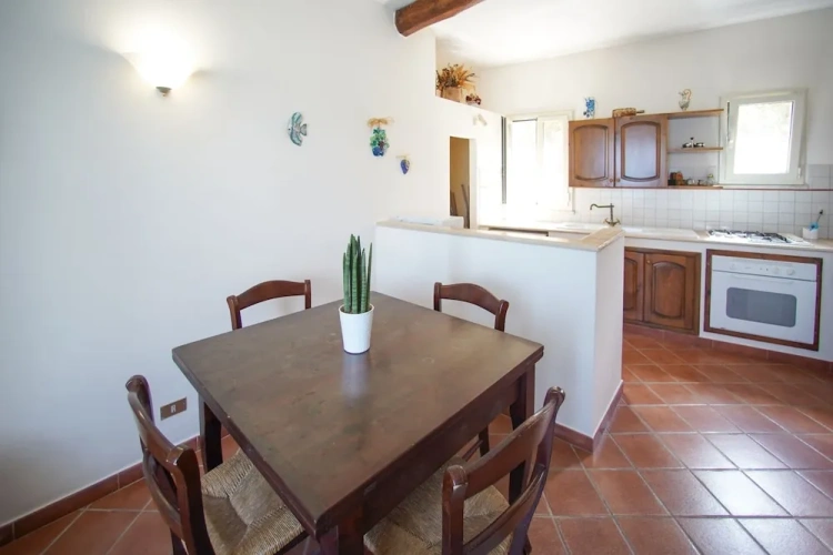 4 Bedrooms Apartment