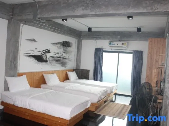 Standard Triple room