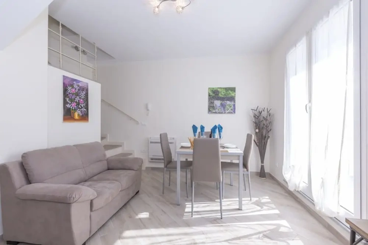 2 Bedrooms Family Apartment with sea view