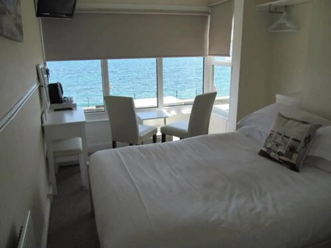 Shoreline Lodgings