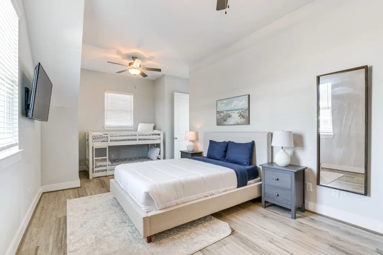 4 Bedrooms Cottage