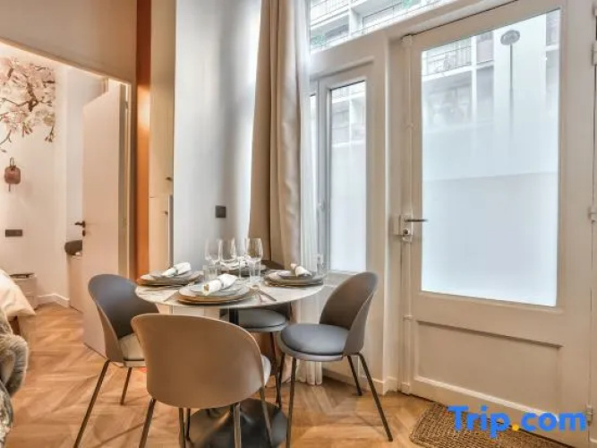 NEW! Eiffel Tour Splendid 2BR apt in Paris