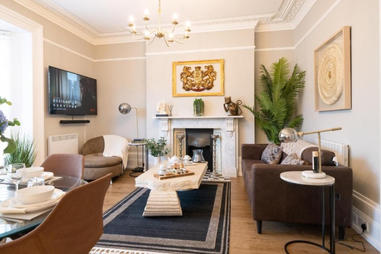 2 Bedrooms Apartment