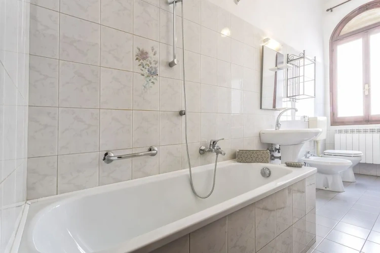 2 Bedrooms Apartment with city view