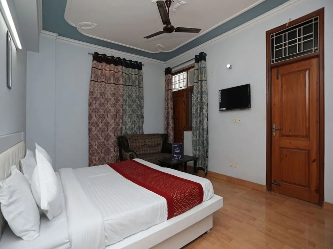 OYO 12502 City Hotel