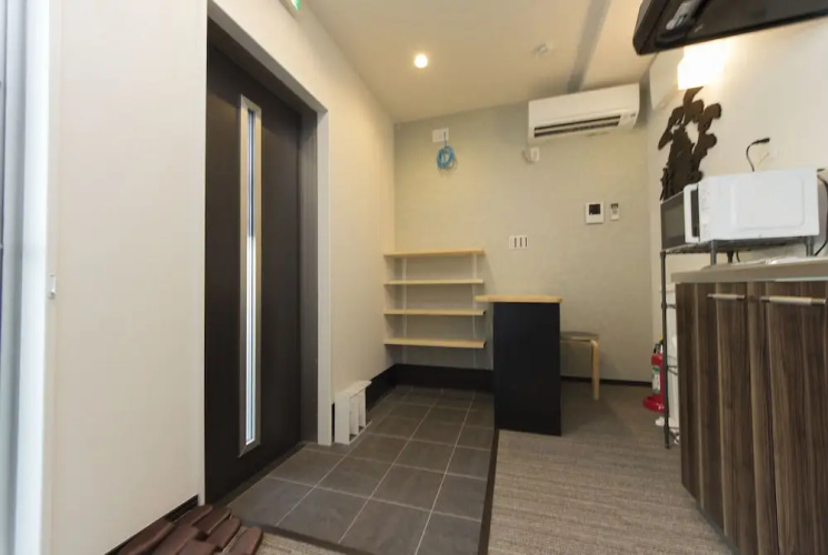 Ryoma Higashiazuma - Hostel