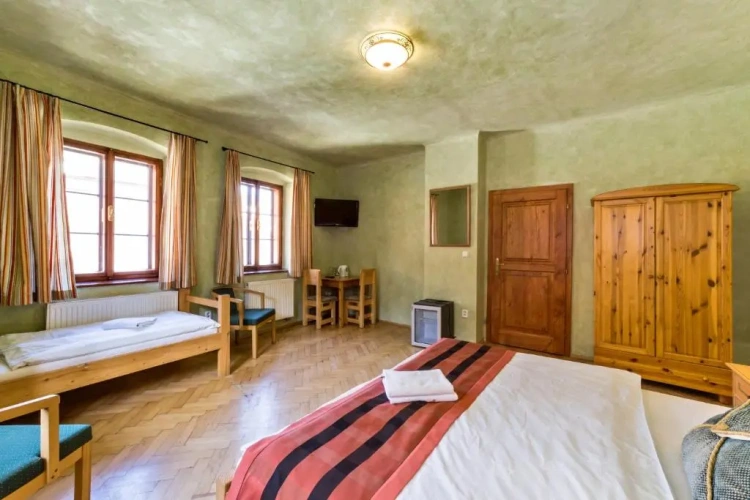 Standard Triple room