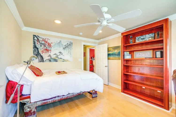 Spacious Houston Home w/ Deck ~ 2 Mi to Downtown!