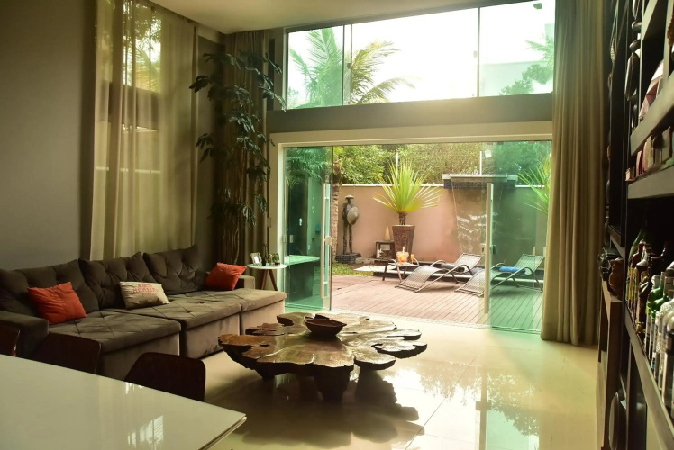 Lindas casas com piscina poucos metros do mar para 18 pessoas