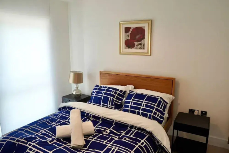 1 Bed Apartment- Sleeps 2, Parking, Pets Allowed