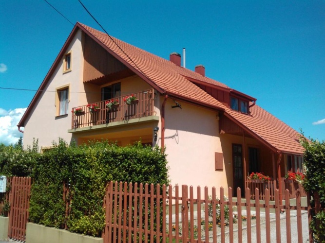3 Bedrooms Apartment