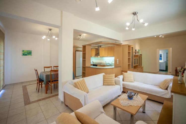 3 Bedrooms Apartment