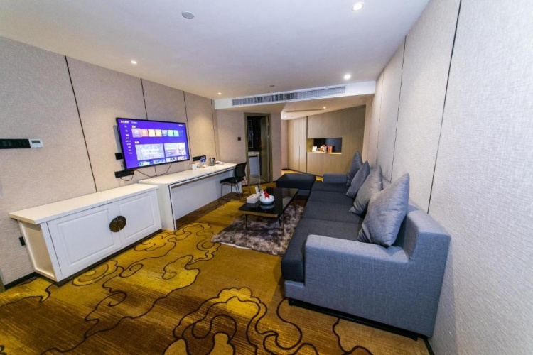 Deluxe Suite