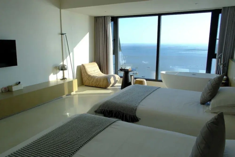 Standard Twin room with sea view