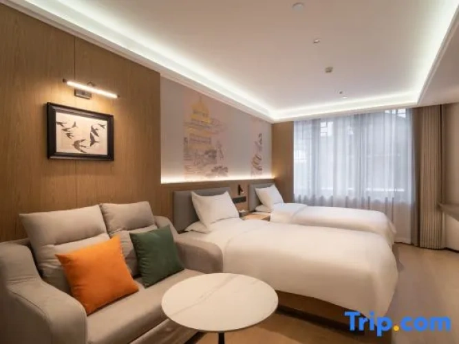 Standard Twin room with view