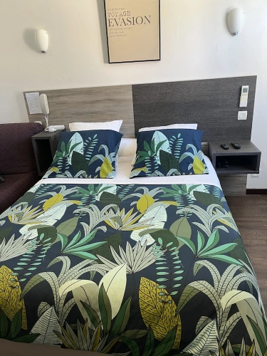 Standard Quadruple room with view