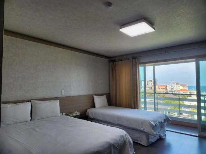 Standard Triple room with balcony