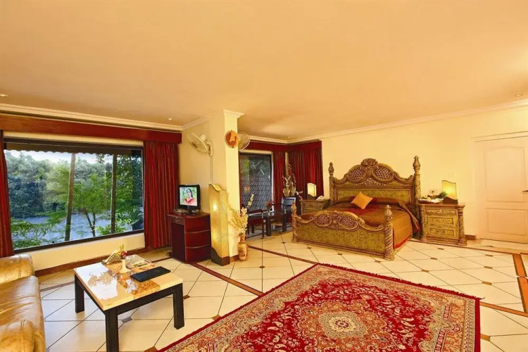 Emarald Hotel Calicut