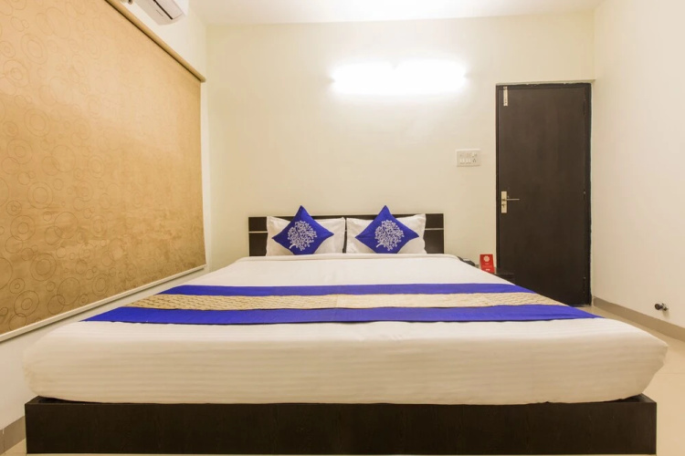 FabHotel Ten Eleven