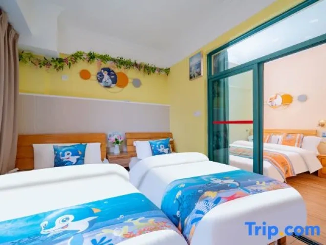 6 Bedrooms Villa