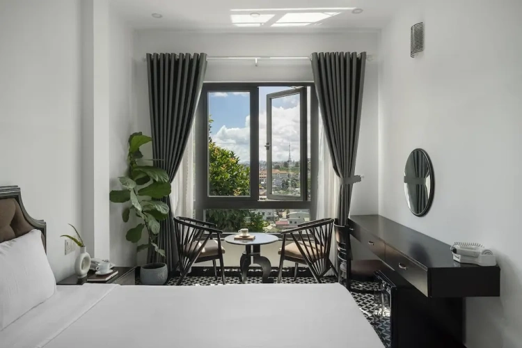 Deluxe Double room with city view